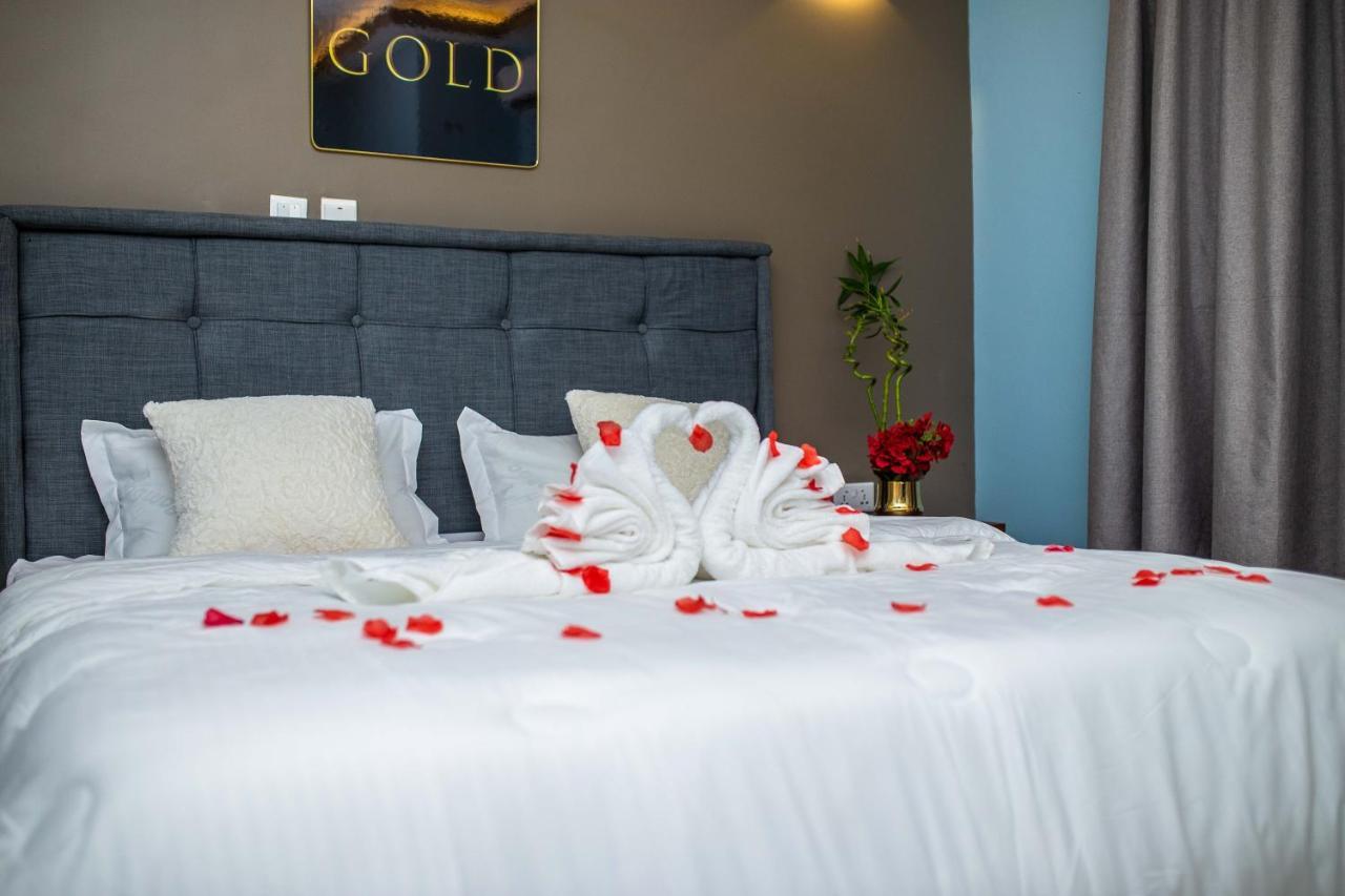 Hotel Piano & Gold Collections, Peduase Peduasi Exterior foto