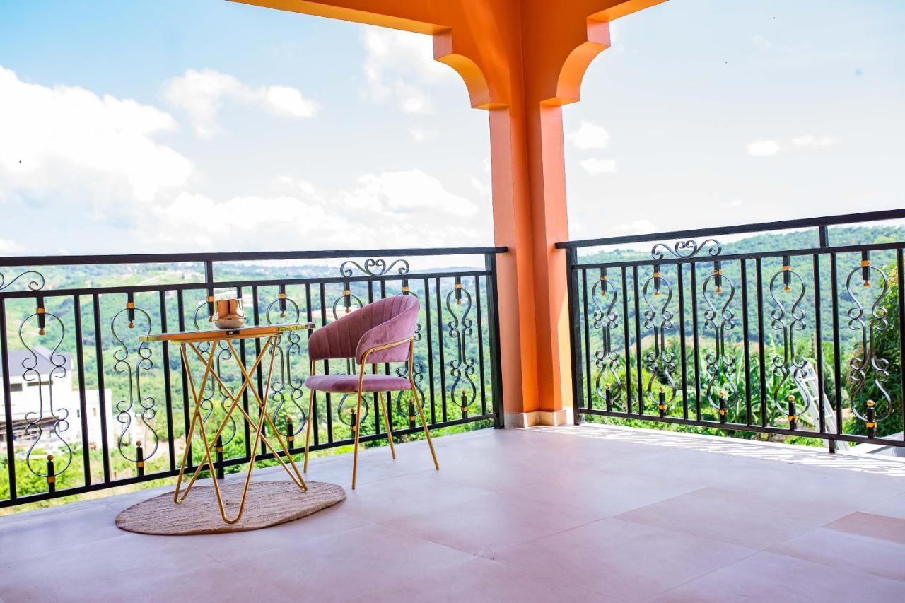 Hotel Piano & Gold Collections, Peduase Peduasi Exterior foto